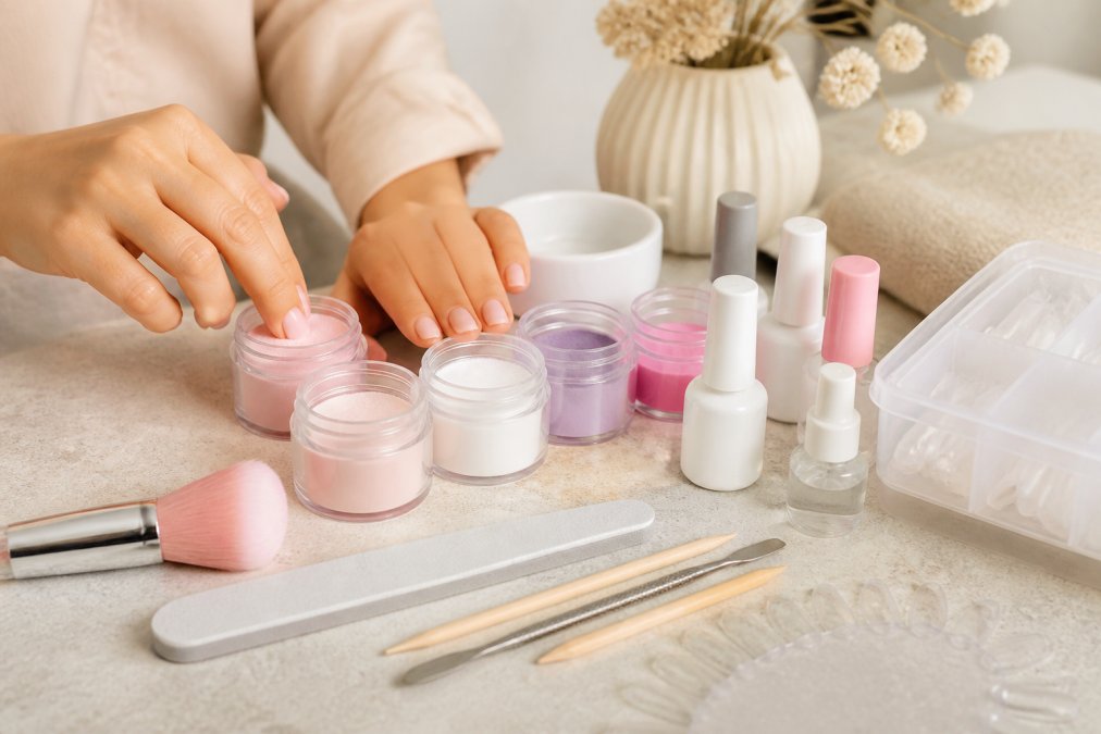 7 Best Dip Powder Nail Kits for Beginners in 2026