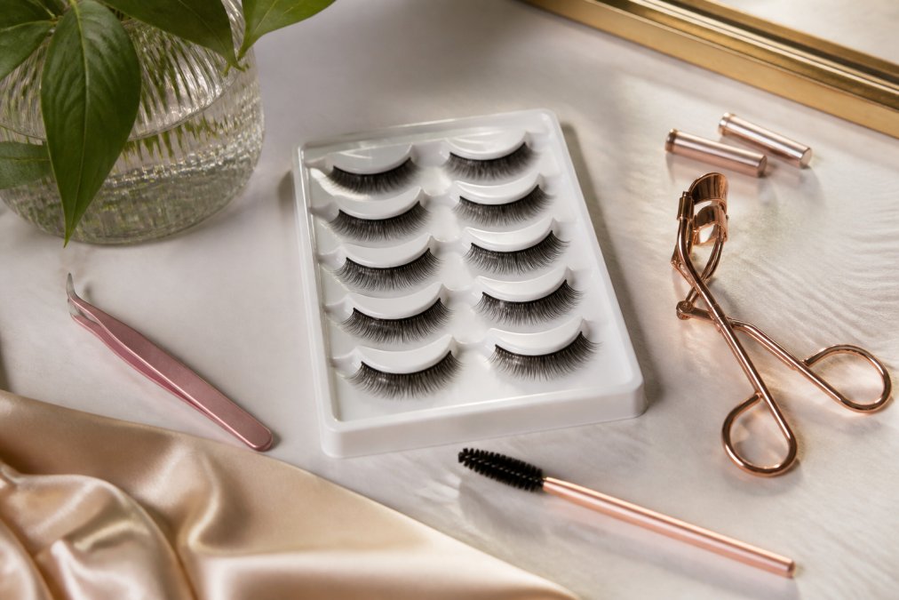 Benefits of Press-On Lashes: A 2026 Guide