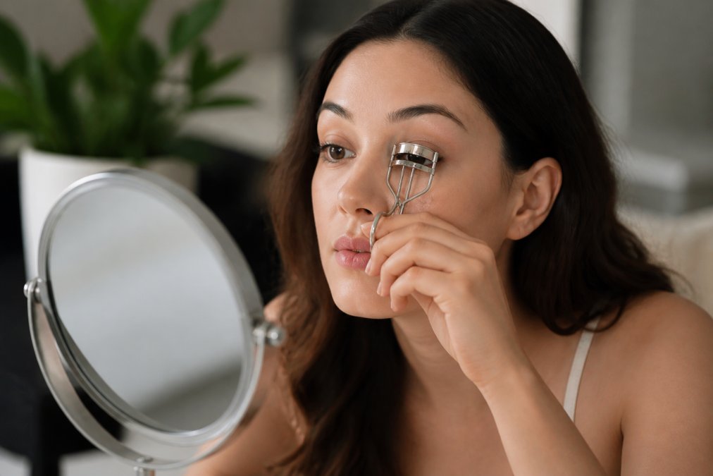 How to Achieve Natural Lash Curl: A Complete Guide