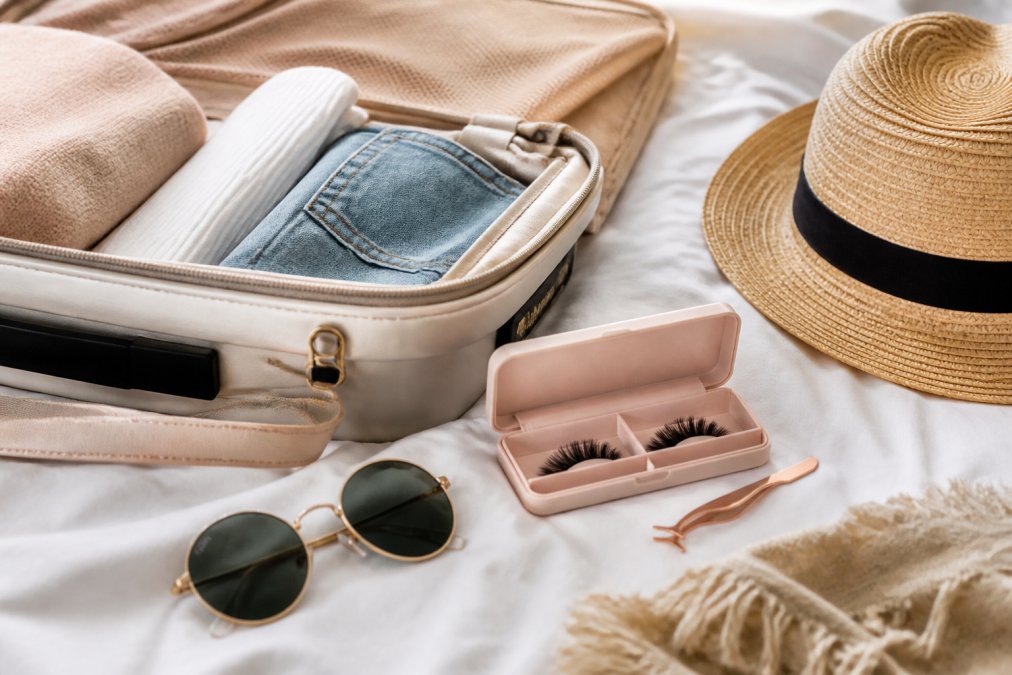 Long-lasting press-on lashes for travel: A guide